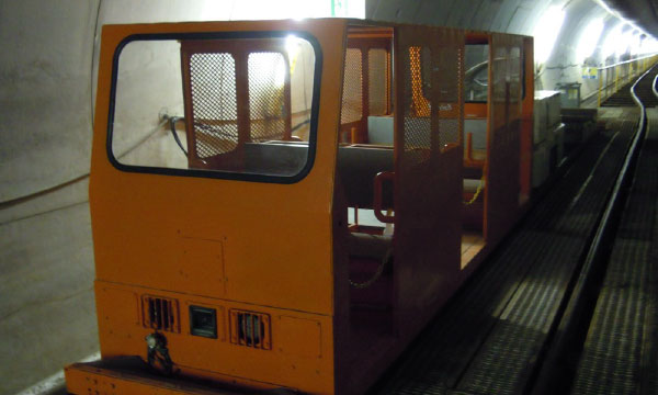被牽引車